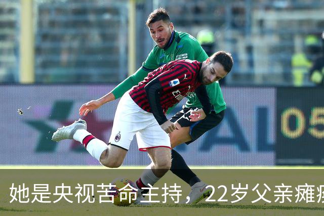 她是央视苦命主持，22岁父亲瘫痪母亲离世，与丈夫分居22年没孩子